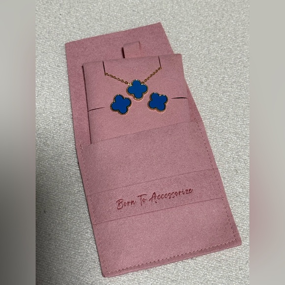 Trendy Clover Earrings - Picture 3 of 3